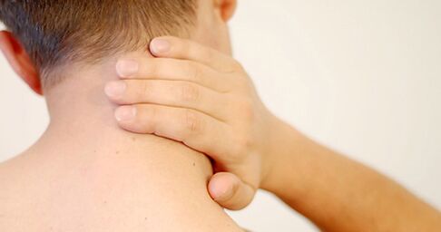 Dolore al collo con osteocondosi cervicale